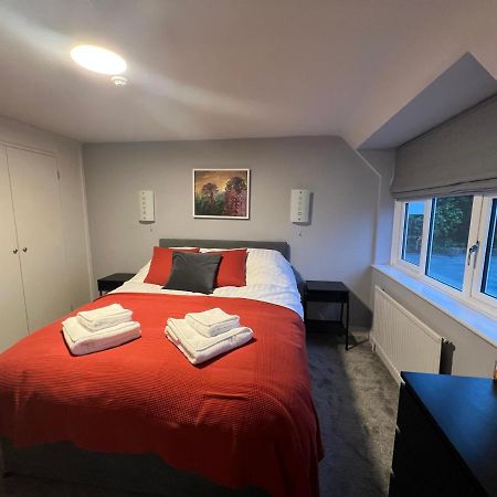 Hotel The Six Bells Beenham Esterno foto