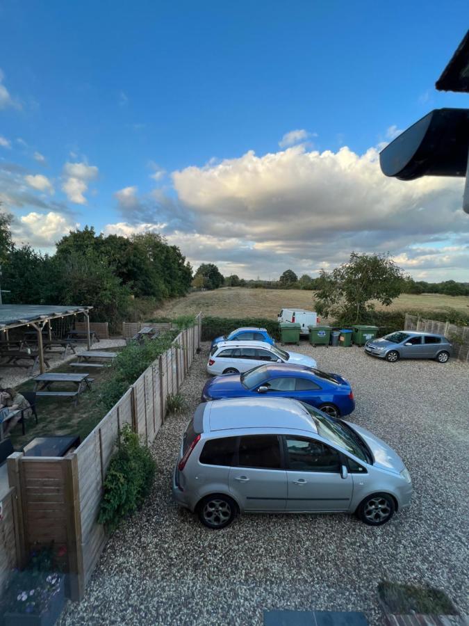 Hotel The Six Bells Beenham Esterno foto