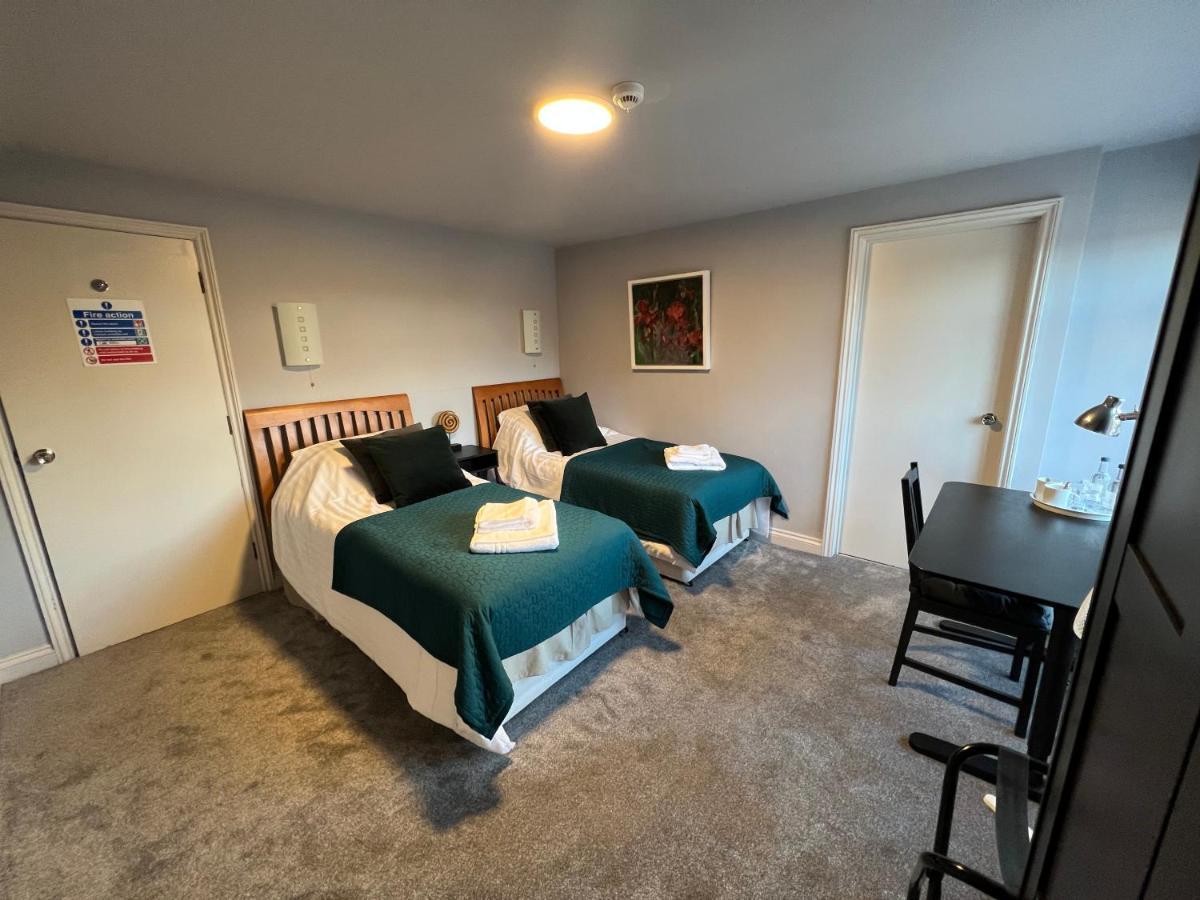Hotel The Six Bells Beenham Esterno foto