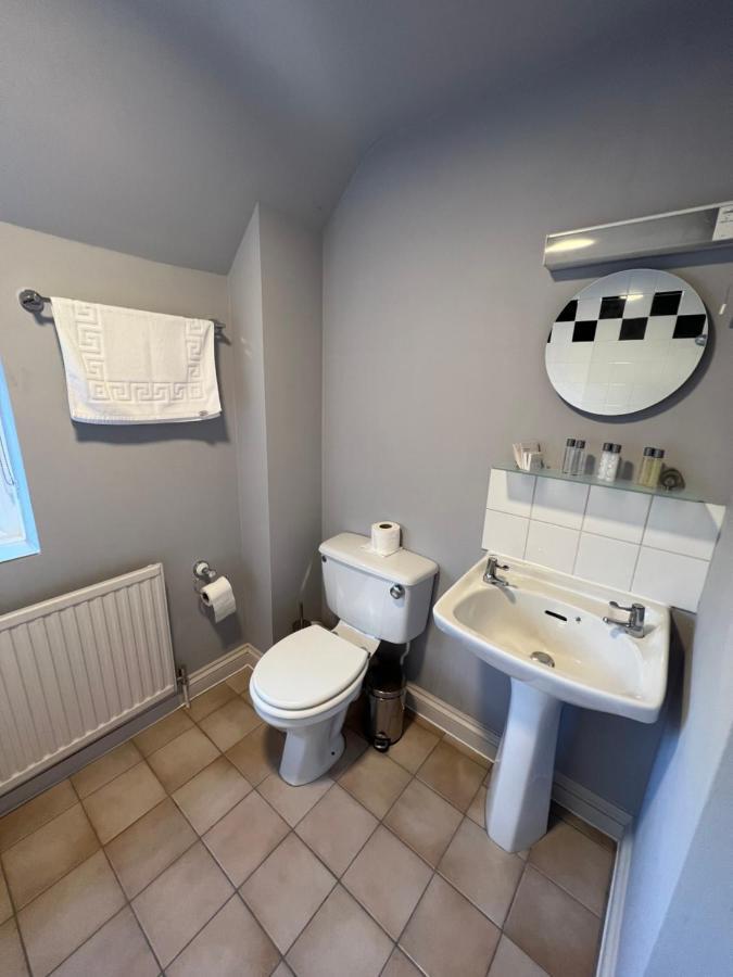 Hotel The Six Bells Beenham Esterno foto