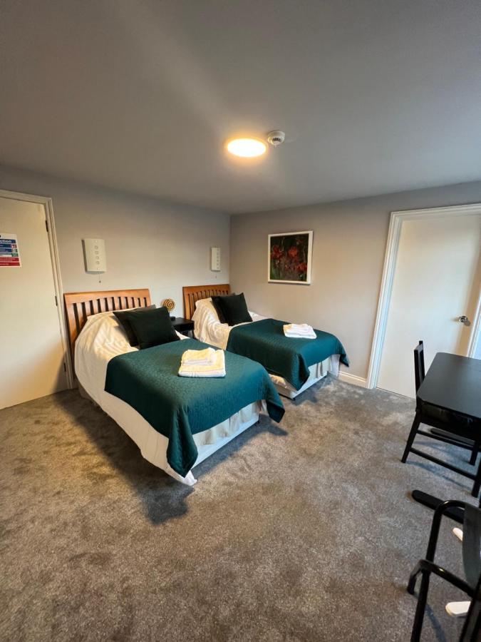 Hotel The Six Bells Beenham Esterno foto