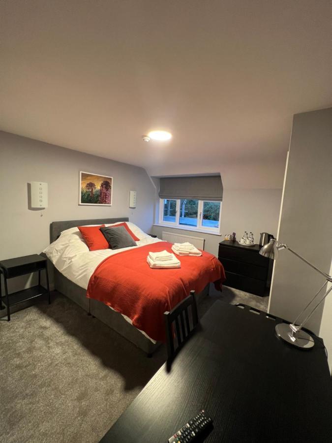 Hotel The Six Bells Beenham Esterno foto