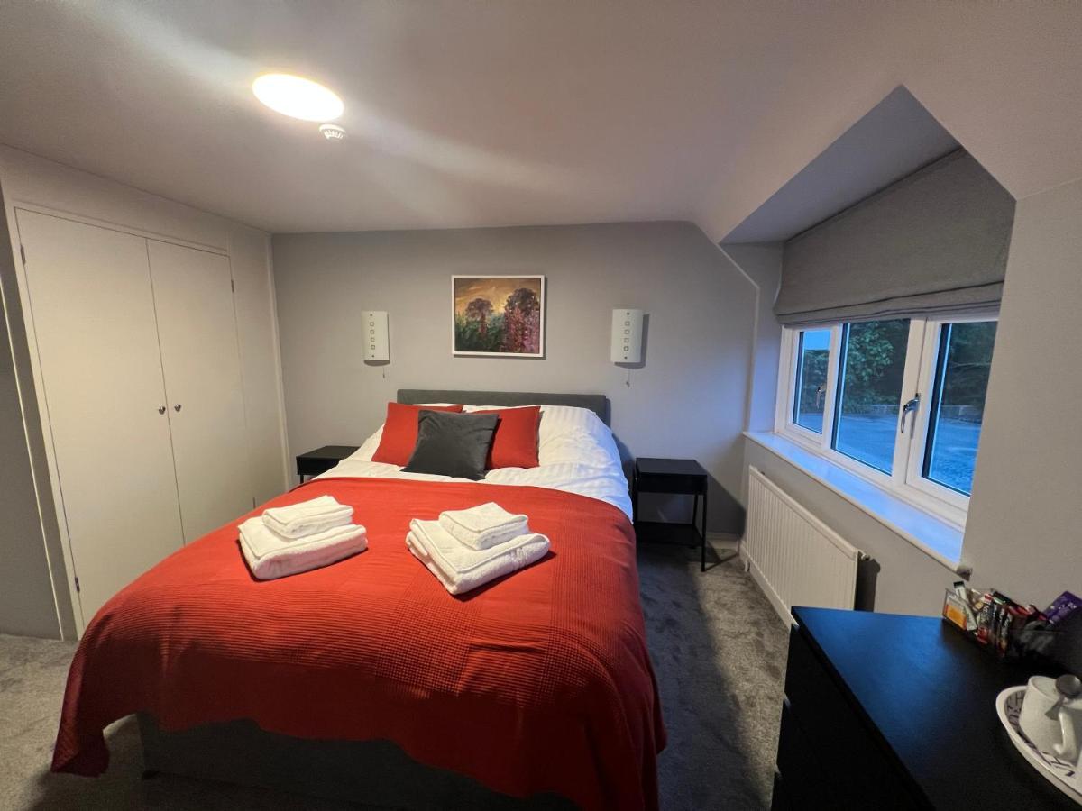 Hotel The Six Bells Beenham Esterno foto