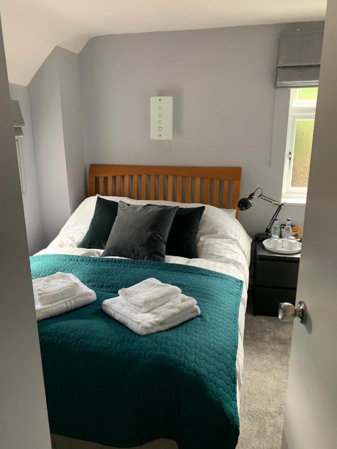 Hotel The Six Bells Beenham Esterno foto