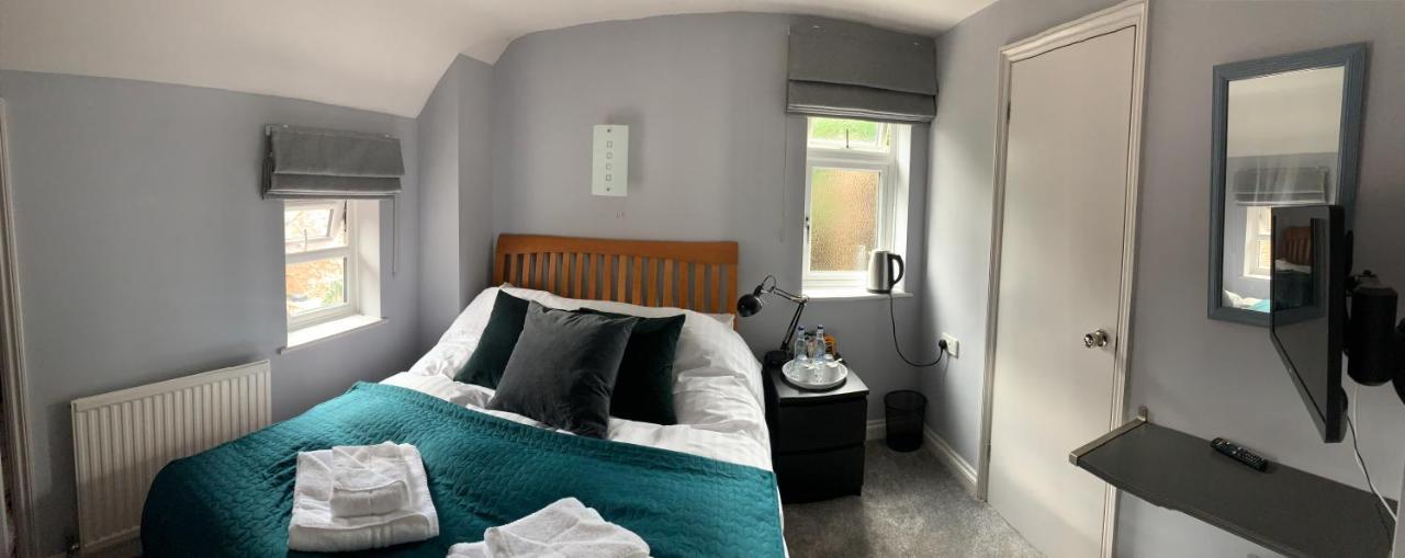 Hotel The Six Bells Beenham Esterno foto
