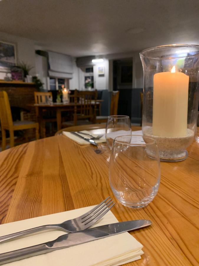 Hotel The Six Bells Beenham Esterno foto