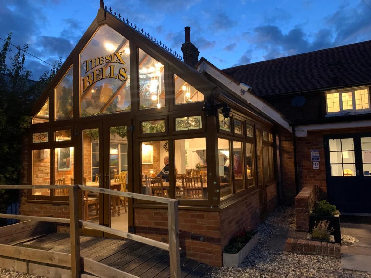 Hotel The Six Bells Beenham Esterno foto